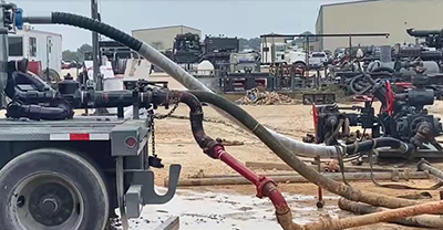 国外酸化压裂软管应用现场。